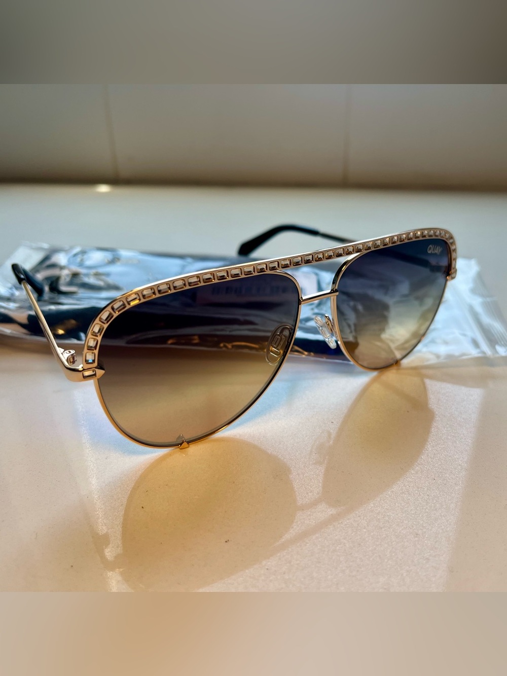QUAY High Key Bling XL - Rose Gold Frame / Black to Pink Lens - NWT - RARE! - Picture 3 of 7